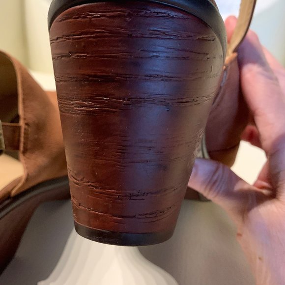 Naturalizer Soul,  Sandal, size 7.5 US. Nubuck style,  color tan. - Picture 8 of 11